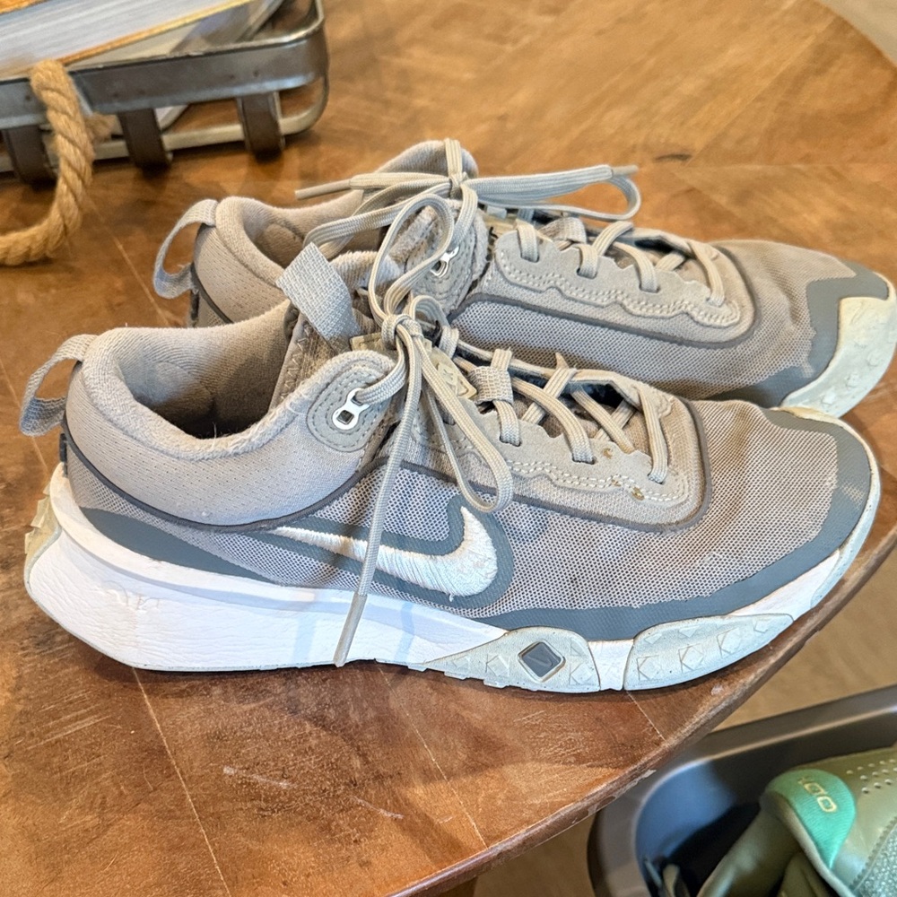 Nike Gray Turf Shoes Men’s sz 8